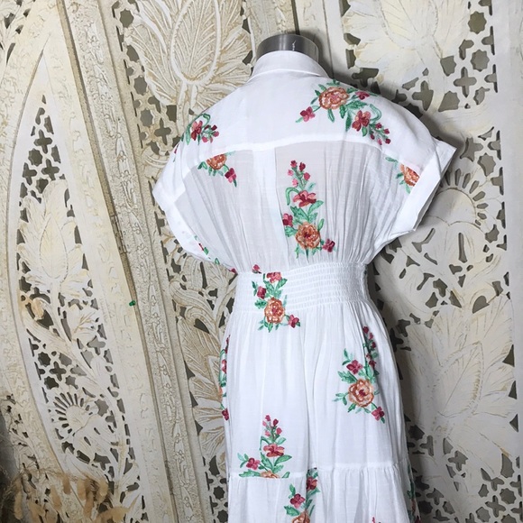 Chic White Floral Maxi Dress - Picture 4 of 7